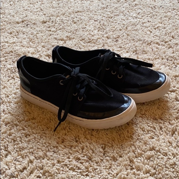 Sorel Shoes - Women’s Sorel Shoes black sneakers size 8